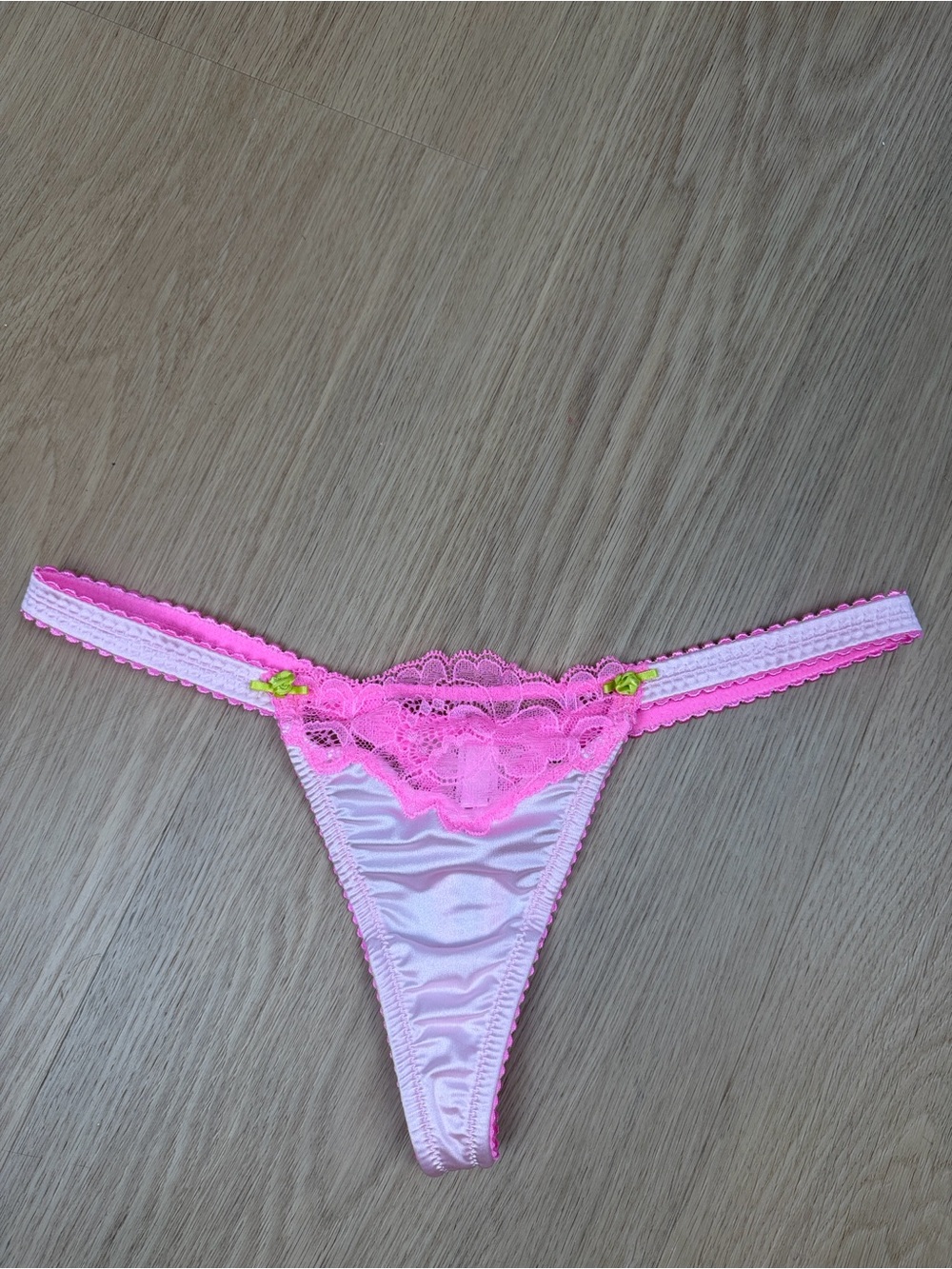 SKIMS Stretch Satin Lace Thong Panty S